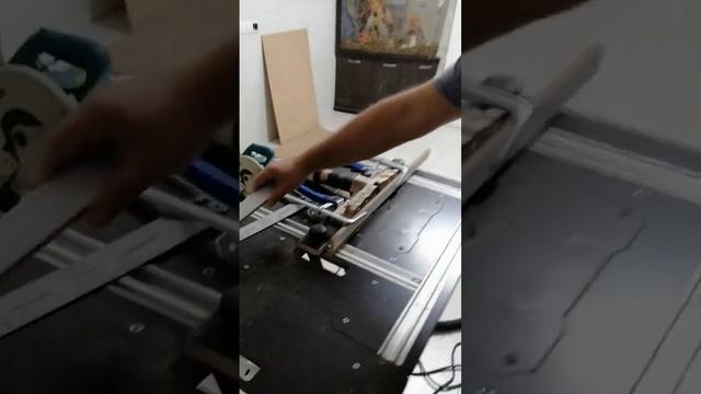 Выборка паза в доборе фрезером установленным в стол от Михаила Исаева. смотреть онлайн