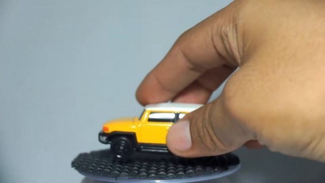Tomica 85 Toyota FJ Cruiser Yellow смотреть онлайн