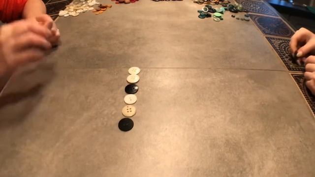 Игры с пуговицами  «Поставь наоборот»