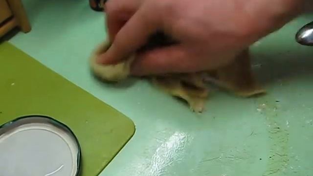 Удаление йода с поверхности стола с помощью Amway SA8 отбеливателя