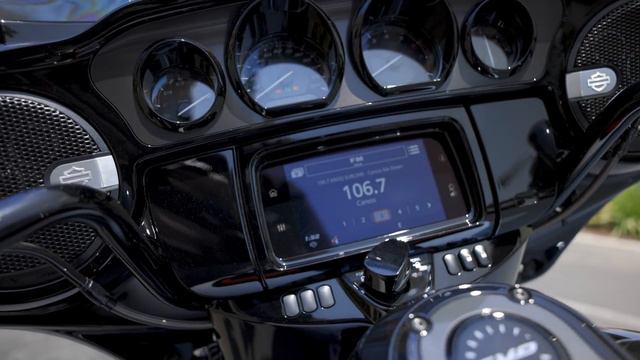 2021 CVO Street Glide Harley-Davidson (FLHXSE)│All 3 Colors Shown смотреть онлайн