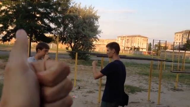 На стрелке,дерутся за тёлку Галю! смотреть онлайн