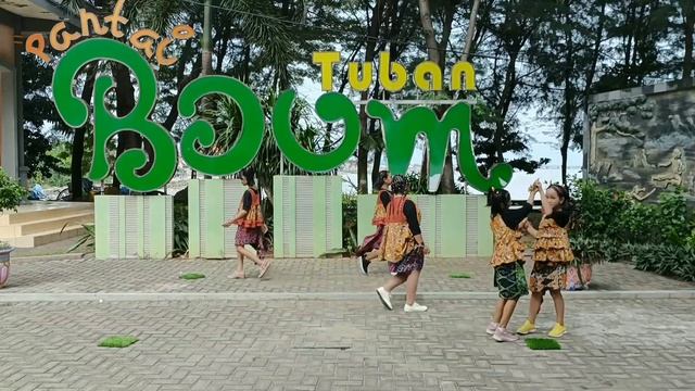 24/11/2022-FASHION SHOW BATIK TUBAN "CASUAL ASIIK" SDN SIDOREJO I TUBAN смотреть онлайн