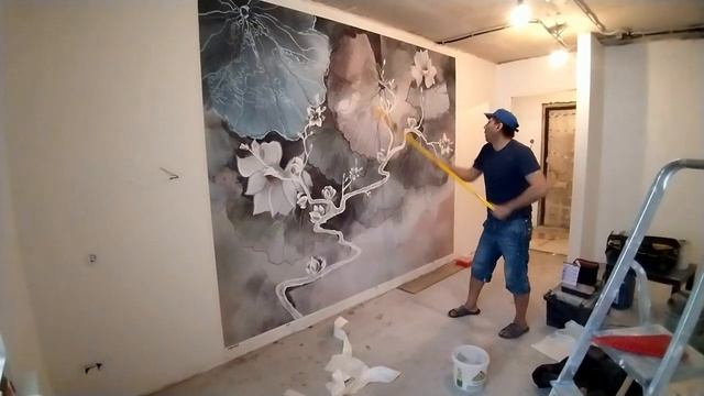 Как правильно клеить фотообои на стену своими руками..