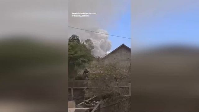 В Индонезия извержение вулкана Мерапи смотреть онлайн