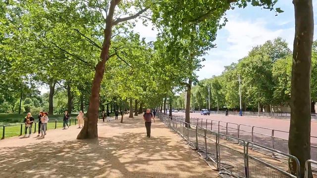 LONDON 4K Walking Tour (UK) - 4h+ Tour With Captions & Immersive Sound [4K Ultra HD/60fps]