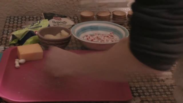 Тарталетки с крабовыми палочками, сыром и ананасом смотреть онлайн