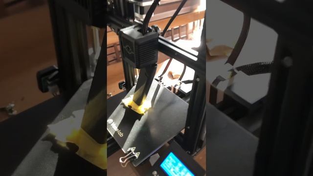 小僧がVOXELAB Aquila C2 3Dプリンタ一でガンマガジンを製作中とのことです。 смотреть онлайн