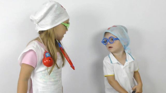 Папа заболел. Вызвали СКОРУЮ ПОМОЩЬ. Лера и Марк смотреть онлайн