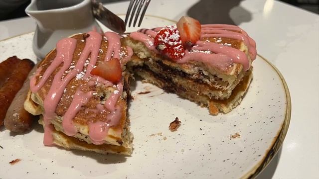 Steakhouse 71 Breakfast Review | Disney's Contemporary Resort Dining смотреть онлайн