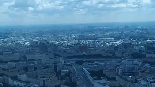 На небоскрёбы москвы сити, 327 метров, поездка с семьёй (поклонная гора) смотреть онлайн