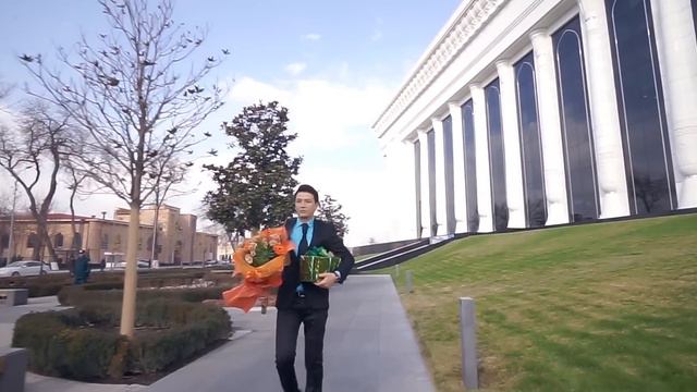 Muhsinbek Mo'minov - Onang borida | Мухсинбек Муминов - Онанг борида #UydaQoling смотреть онлайн