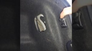 Toyota Camry .как снять внутреннюю обшивку багажника на Камри.очень хитрая тойотовская клипса