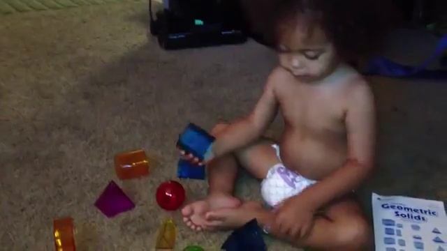 Micah playing with 3D shapes at 22 months смотреть онлайн