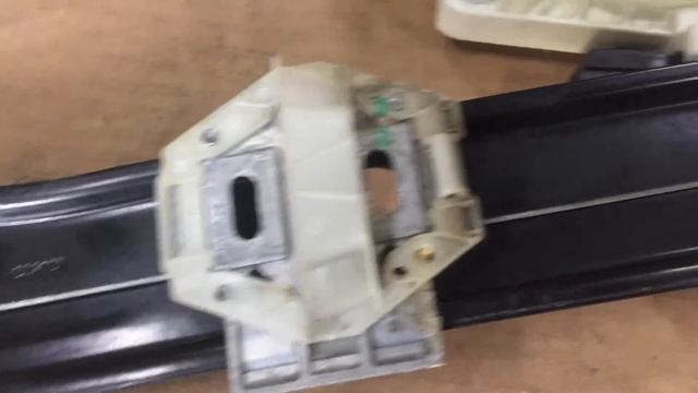 Стеклоподъемник задний 221 Мерседес A2217300146 смотреть онлайн