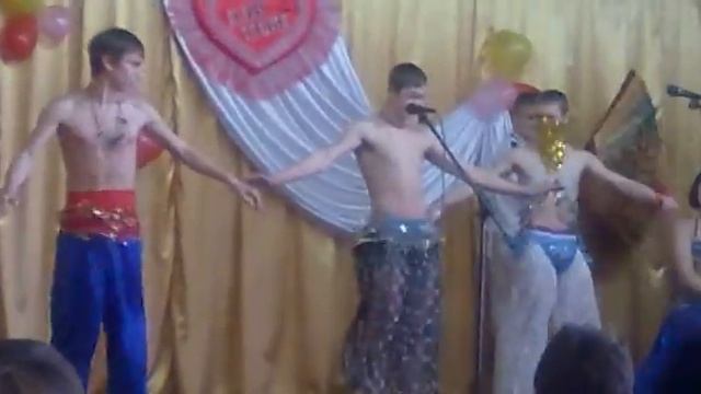 Прикольный восточный танец.mp4 смотреть онлайн