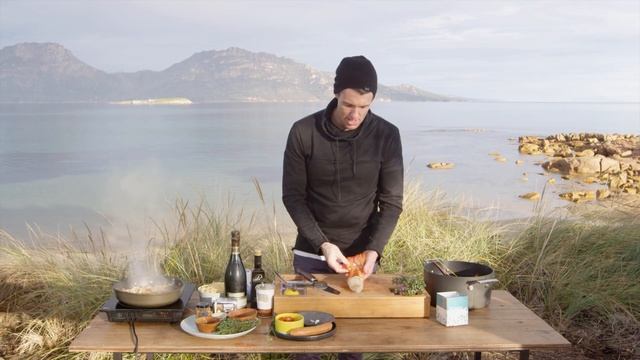 Ben Milbourne visits Marcus at Trigonia Seafoods - video 1 смотреть онлайн