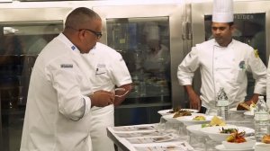 Как готовят 30000 порций еды на самом большом круизном лайнере в мире