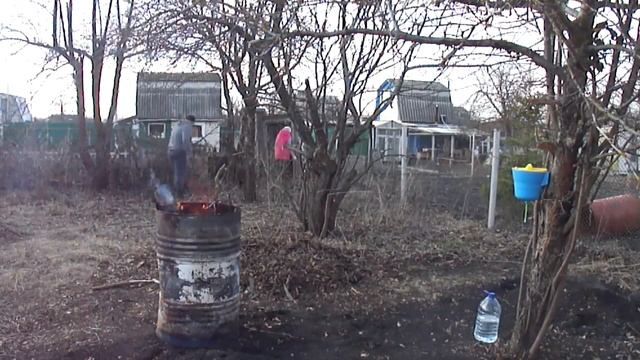 #4 Неделя каникул/ СОЖГЛИ ПОЛУЧАСТКА/ ЕДЕМ НА ДАЧУ/КУПИЛИ ЗАБРОШЕННУЮ ДАЧУ/ ЧИСТИМ УЧАСТОК смотреть онлайн