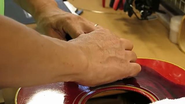 Fret press on Gibson J-45 смотреть онлайн
