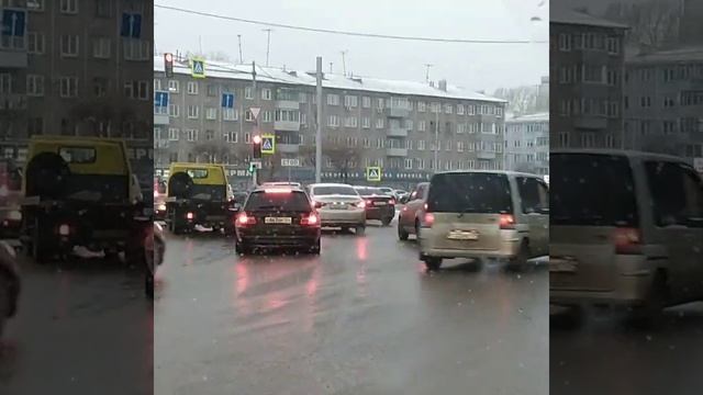Сходили в гости.Штатив.Планета покупочки.Неудачная покупка.Съездили на дачу.Роллы из блинов. смотреть онлайн