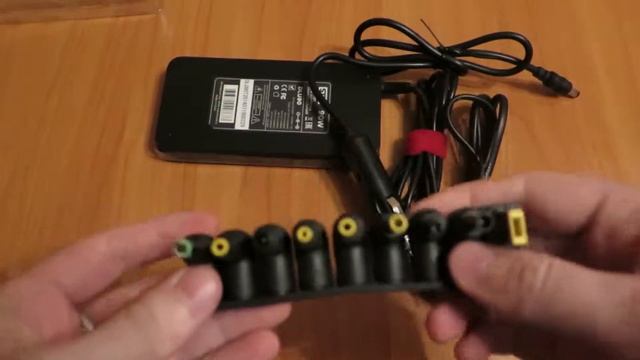 STM DLU90: универсальный блок питания для ноутбуков смотреть онлайн