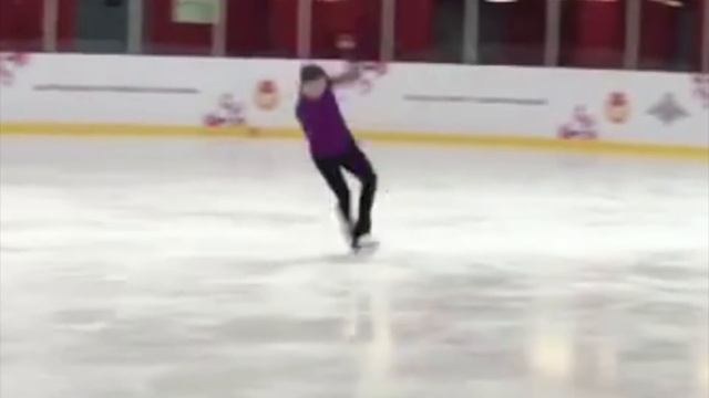 11-летняя Софья Самоделкина исполняет уникальный каскад 3Lz''3Lo''3Lo'' (с поднятыми наверх руками) смотреть онлайн