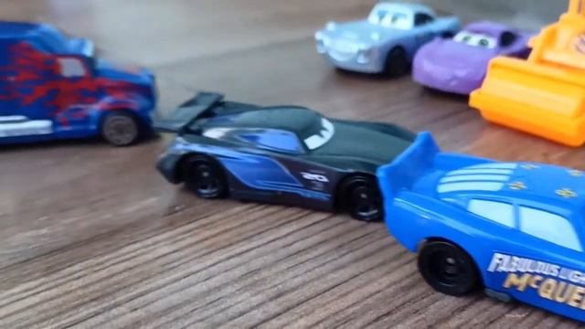 Looking For Disney Pixar Cars Team, Lightning McQueen, Jackson Storm, Dinoco Cruz Ramirez, Mater, смотреть онлайн