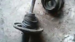 замена стоек амортизатора джили ск задние