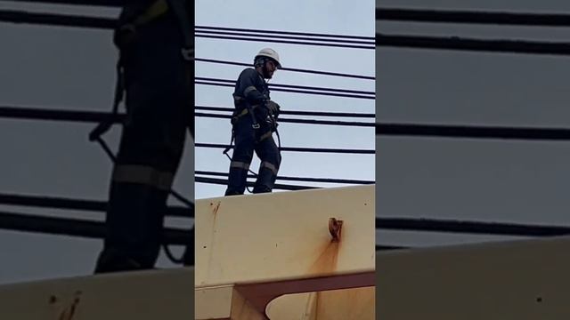 Crane maintenance at sea смотреть онлайн