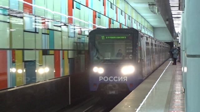 Тематический электропоезд "РОССИЯ" прибывает на Станцию Румянцево смотреть онлайн