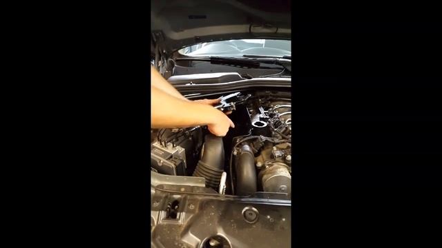 BMW E60/E61 M57 Air Filter Change смотреть онлайн