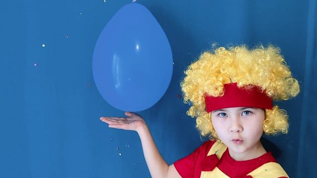 Учим Цвета со Смешными шариками?? | LatiFati ? смотреть онлайн