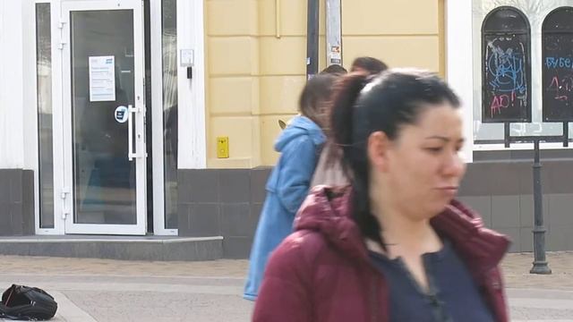 06.04.2021. Украина. АР Крым. Симферополь. Музыкант на ул.Карла Маркса, 12 смотреть онлайн