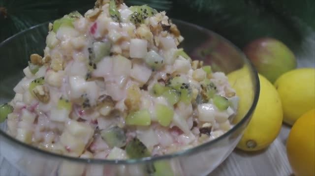 Фруктовый салат с йогуртом. Очень вкусно!