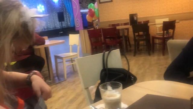 В городе профессий КидБург в Зеленопарке смотреть онлайн