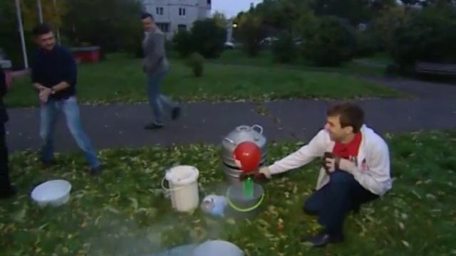 Взрыв жидкого азота в прямом эфире