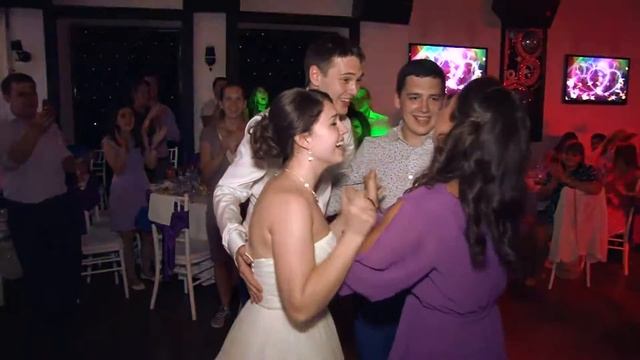 А ты так можешь?! Сделал предложение на свадьбе! смотреть онлайн