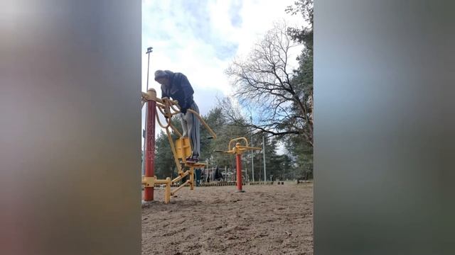 Стато-динамическая тренировка на улице Часть 1. смотреть онлайн