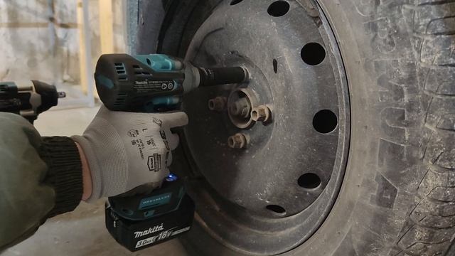 Обзор на аккумуляторные гайковерты Makita DTW300 и DTW700