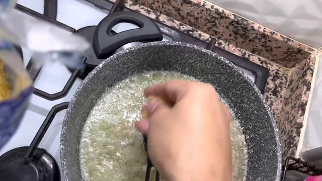 МУЖ ТУРОК ГОТОВИТ РИС ПО-ТУРЕЦКИ смотреть онлайн