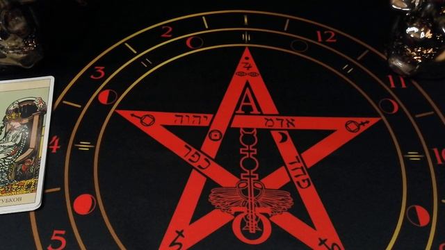 Гадание на Таро: Четыре Королевы: С кем у меня будут отношения? Бывший? Настоящий? Новый партнёр? смотреть онлайн