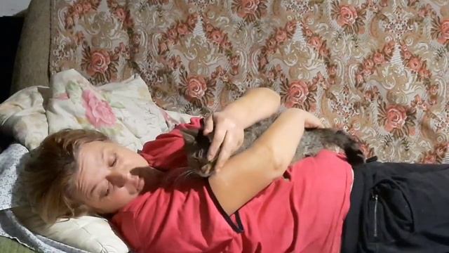 Дочь приготовила. Батя очень ЛЮБИТ своих Животных. Мама Омолаживается. Окраина Деревни.