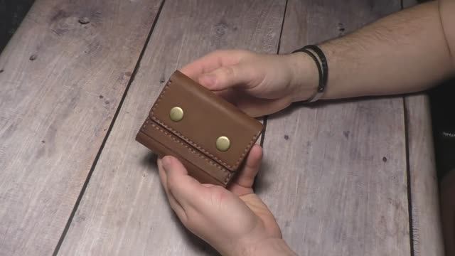 Изделия из кожи ручной работы. Картхолдер смотреть онлайн