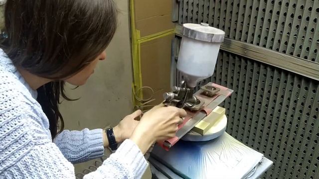 Как покрасить розетки металликом. Необычное решение в дизайне интерьеров смотреть онлайн