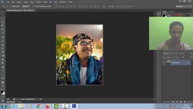 Belajar Adobe Photoshop : Cara Menghapus & Mengganti Background serta Menjernihkan Foto смотреть онлайн