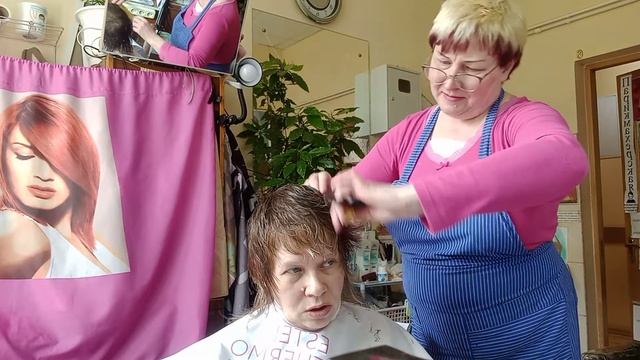 Стрижёмся под Каскад-лесенка.делаем мелирование шапочкой редкое. смотреть онлайн