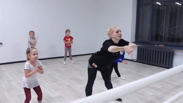 Занятия для детей в танцевальном центре Move On