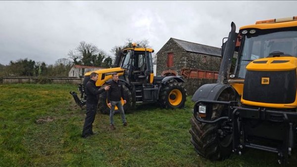 EXPLORING THE POWER, SPEED AND VERSITILITY OF THE JCB FASTRAC.