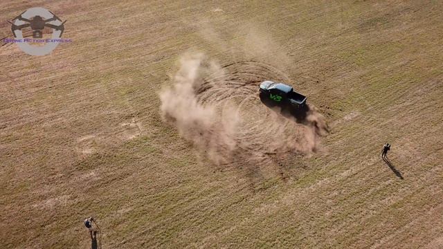Pax Power V8 Ford Raptor Showcase and Truck Doing Donuts from Drone UHD смотреть онлайн